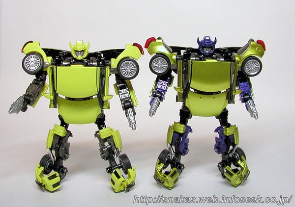 Transformers Alternity Goldbug  (6 of 6)